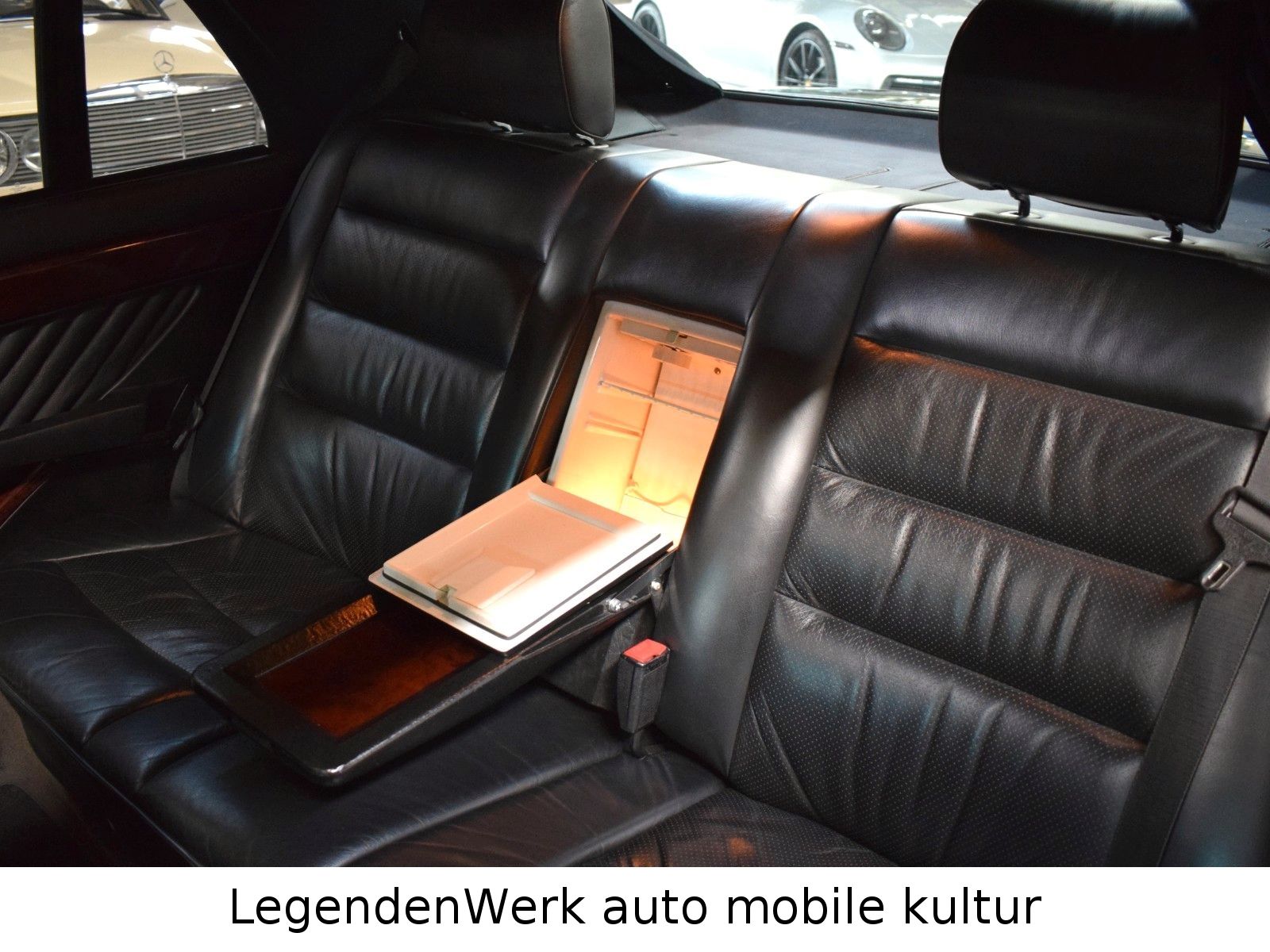 Fahrzeugabbildung Mercedes-Benz 560 SEL SGS 600 W126 PULLMAN STRETCH MOVIE FILM