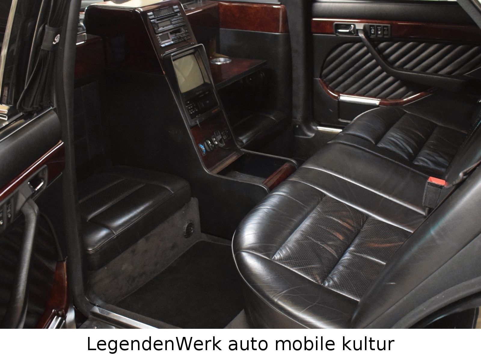 Fahrzeugabbildung Mercedes-Benz 560 SEL SGS 600 W126 PULLMAN STRETCH MOVIE FILM