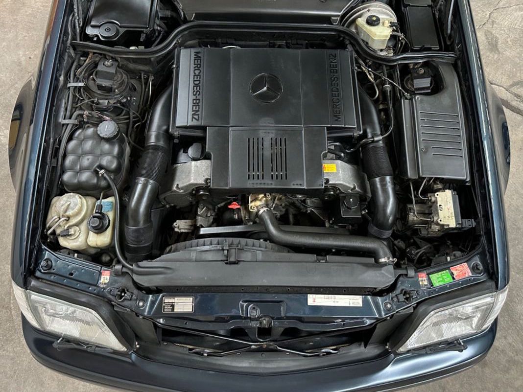 Fahrzeugabbildung Mercedes-Benz SL 500 DESIGNO PANORAMA AMG 18 PROMI DEUTSCH 1.H