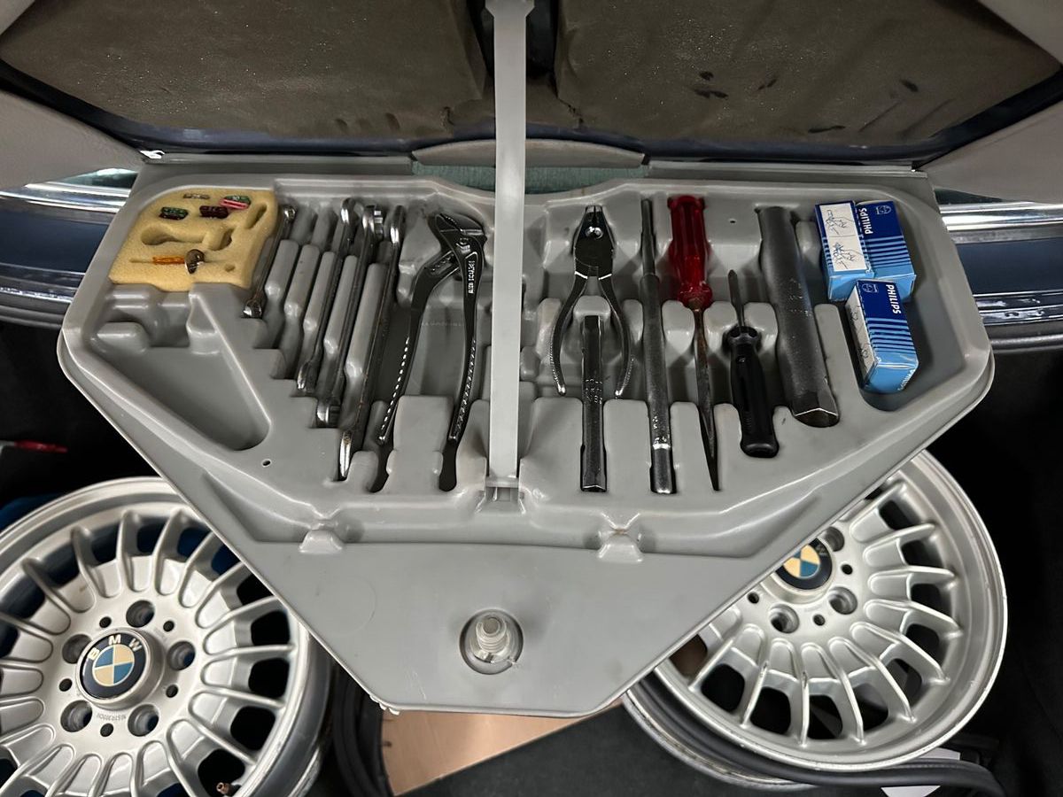 Fahrzeugabbildung BMW 635 CSI SCHALTER Klima + SSD  Lack + TECHNIK neu